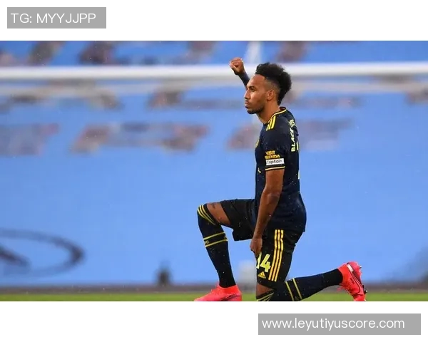 英超球员本周赛前首次单膝下跪共同反对种族歧视行动 英超球员本周赛前首次单膝下跪共同反对种族歧视行动