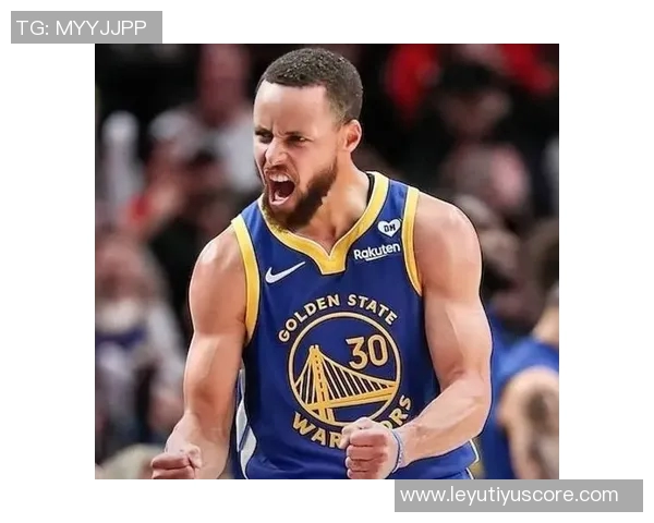 库里赞扬队友表现出色强调团队合作的重要性与团结精神